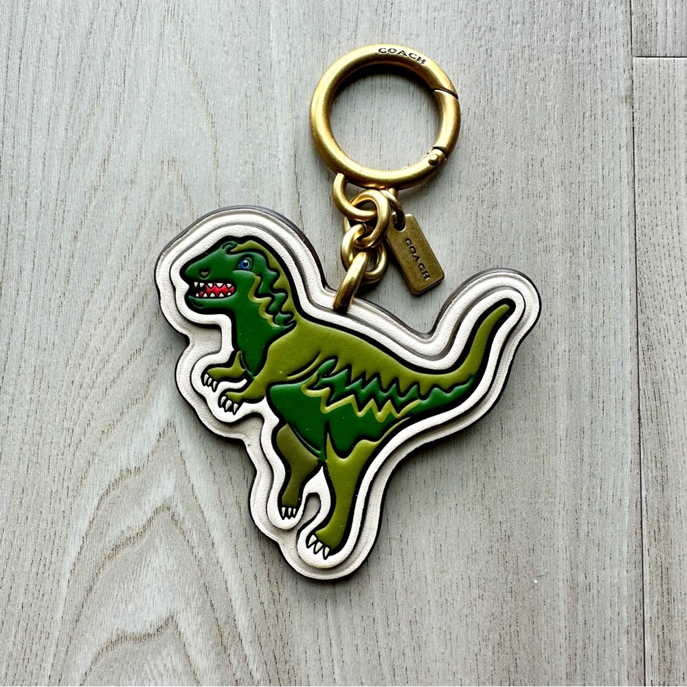 🌿 COACH Rexy bag charm